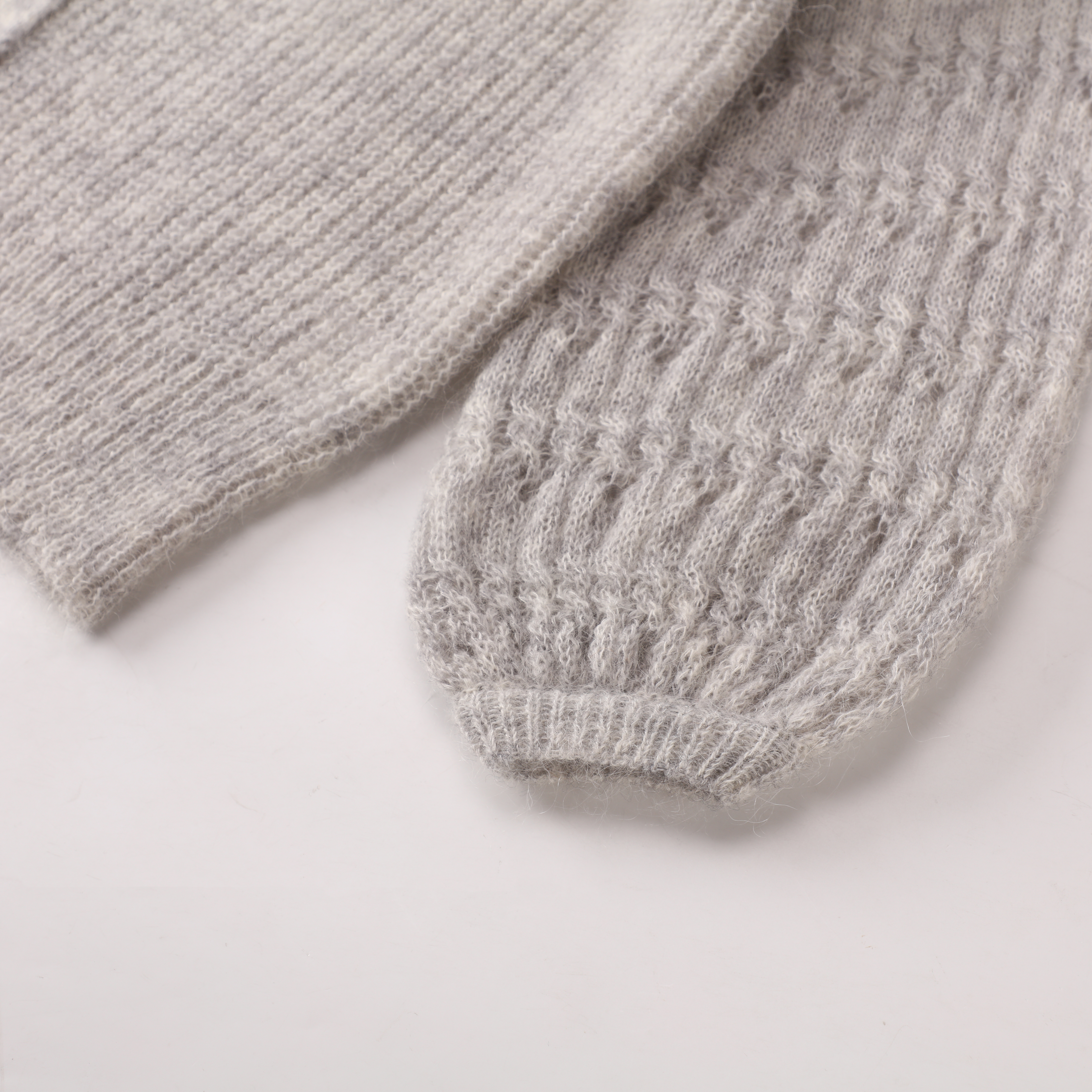 겨울 OEM 주문 회색 긴 소매 V-목 여성 부드러운 모직 니트 탑 스웨터 카디건(숙녀용)