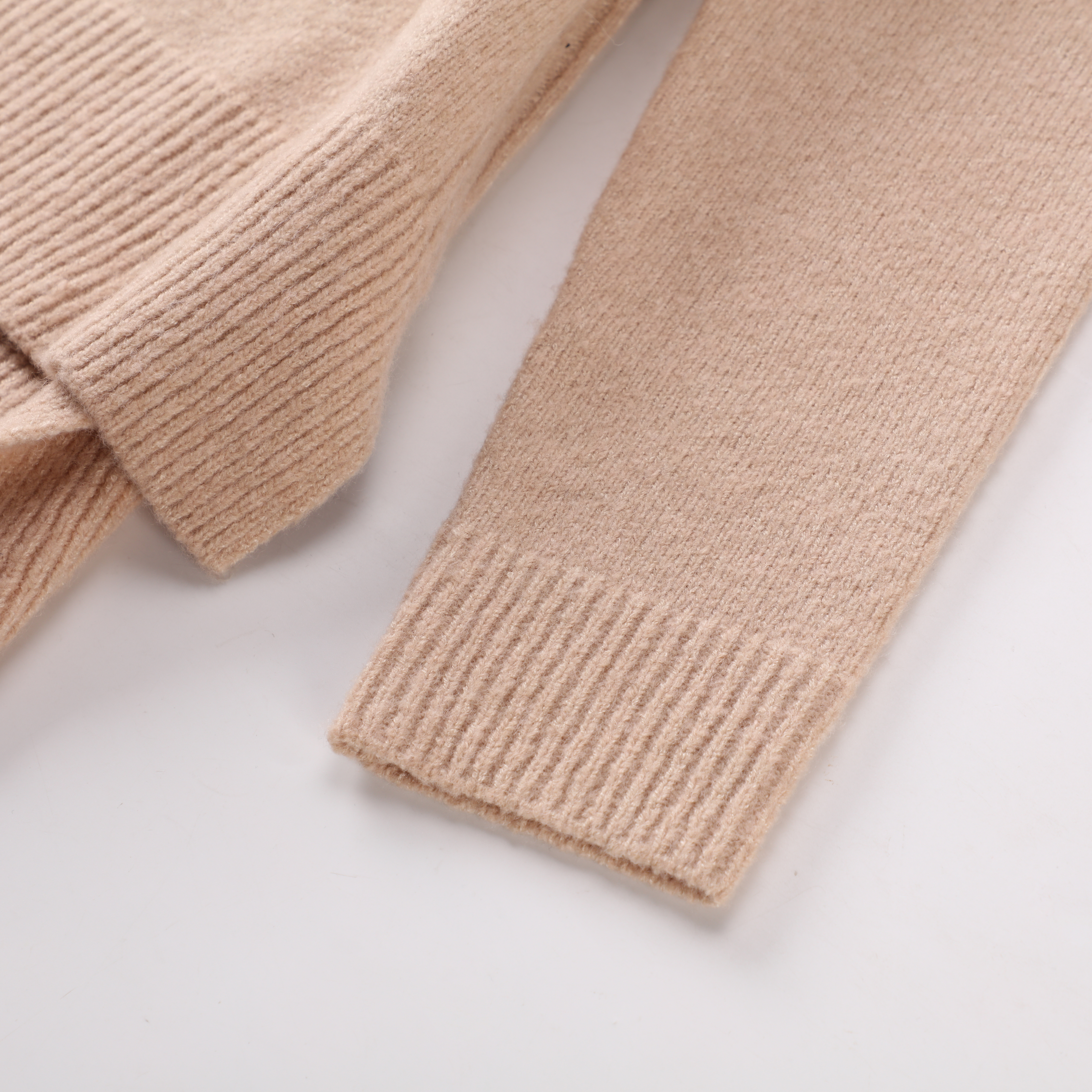 가을 겨울 OEM 사용자 정의 베이지색 긴 소매 느슨한 여성 숙녀 풀오버 니트 스웨터