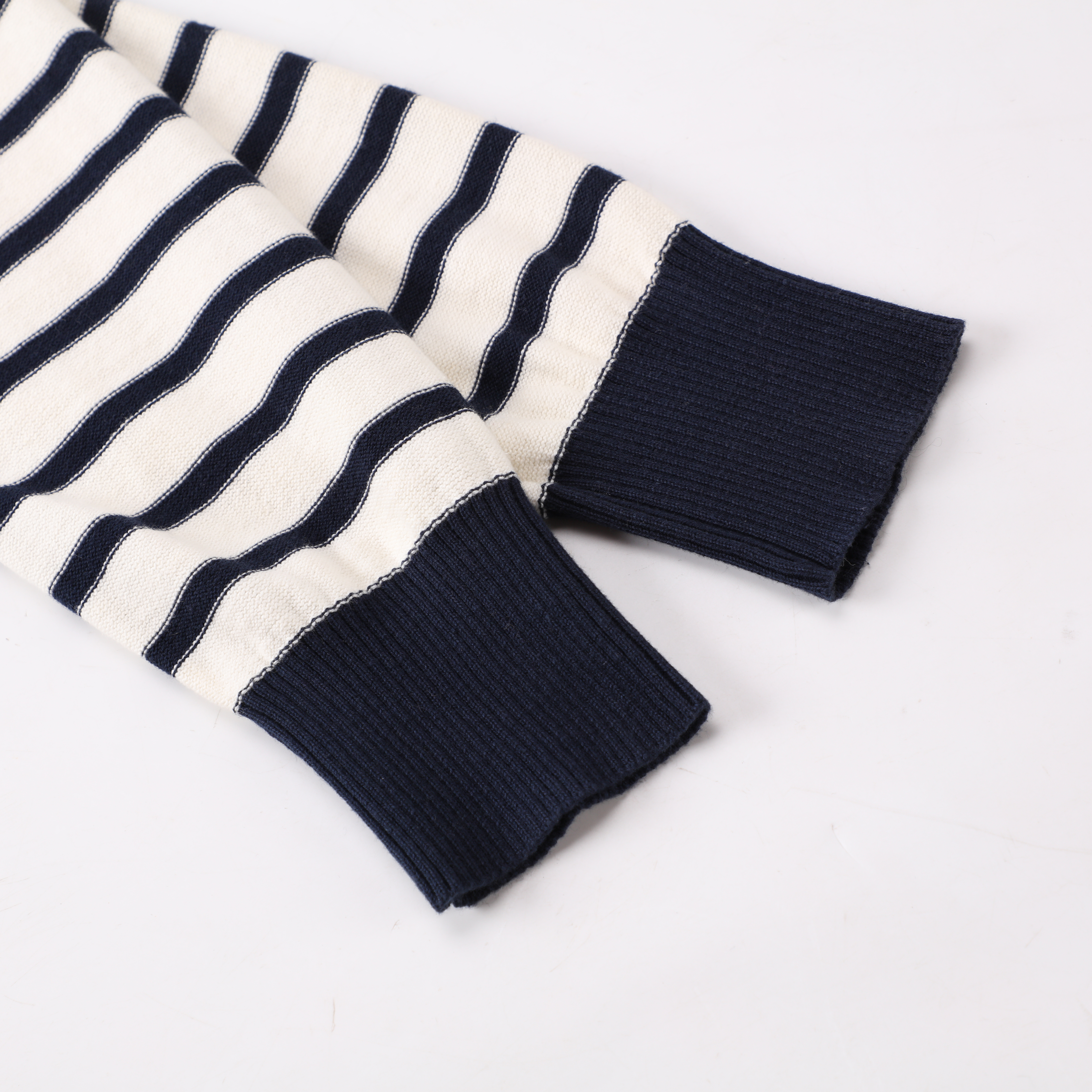 겨울 OEM 사용자 정의 스트라이프 긴 소매 v-넥 느슨한 여성 숙녀 풀오버 니트 스웨터